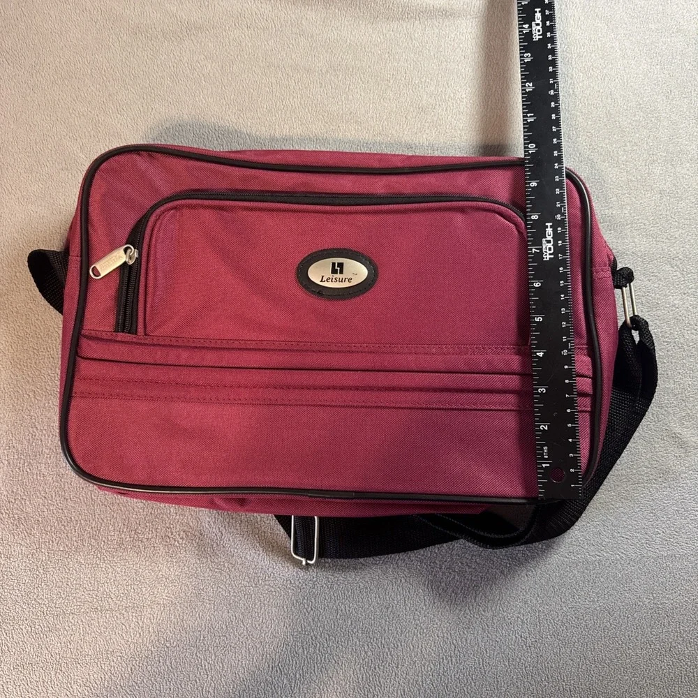 Leisure Luggage Lafayette 3370 Red Over Night Carry On Tote Bag